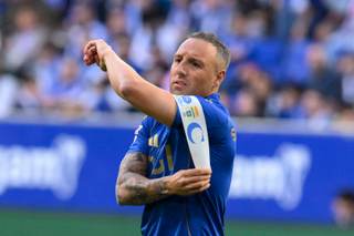 Cuestionan al uruguayo Almada por "la poca participación de Santi Cazorla" en el Oviedo
