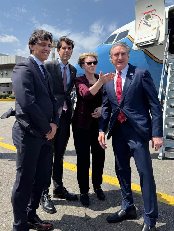 Llega a Venezuela el secretario de Interior de EE.UU. para evaluar el sector minero