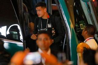 Hinchas arropan a México a su llegada a Guadalajara
