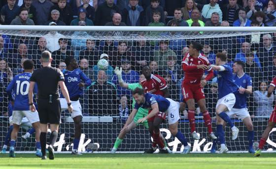 1-2. Van Dijk quiere la Champions