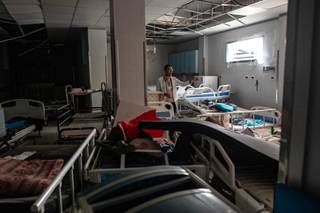 Los relatos de los miles de enfermos 'atrapados' en Gaza: "Quiero salvar a mis hijos"