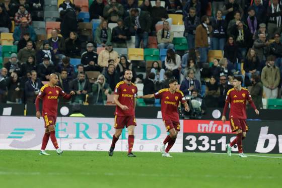 2-5. El Roma golea al Udinese en 37 minutos y presiona a todos sus rivales directos