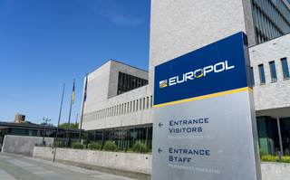 Europol estrena un centro europeo contra las mafias que trafican con migrantes