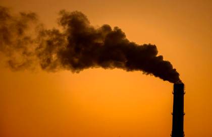 Ucrania golpea refinerías rusas en los Urales y a orillas del mar Negro