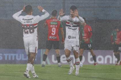 0-1. São Paulo vence a Boston River y al viento