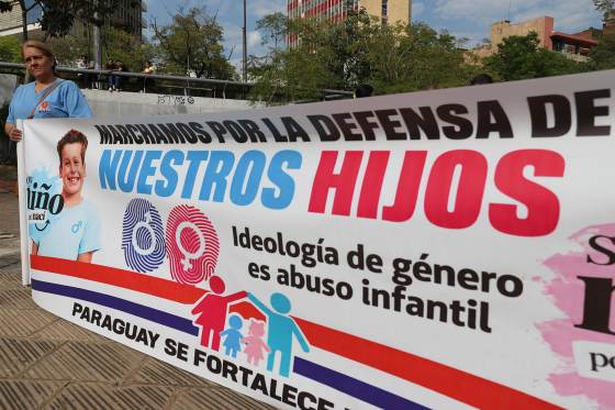 Grupos conservadores paraguayos piden cárcel por promover "ideología de género" a menores