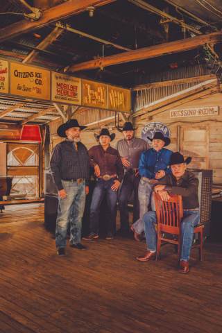 Intocable y Kacey Musgraves cantan a "Tejas" en español