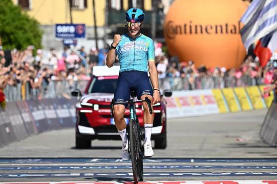 Bettiol se reencuentra con la gloria en Verbania, Eulálio mantiene la maglia rosa