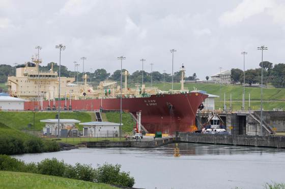 Canal de Panamá implementa nueva restricción que reduce tránsitos a 32 diarios