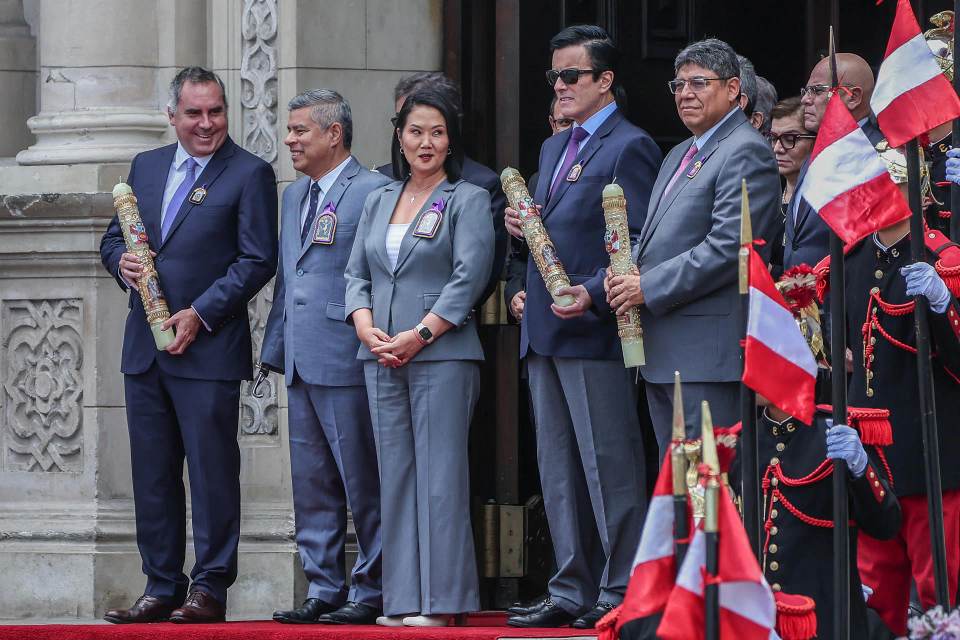Keiko Fujimori recibe en Palacio al Señor de los Milagros, la imagen más venerada de Perú
