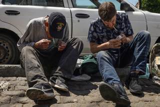 Drogodependientes estadounidenses cruzan al norte de México por menores costos