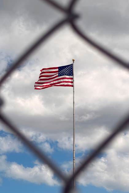 La base de EE.UU. en Guantánamo, un punto de luz en una isla a oscuras y en crisis