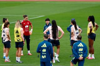 España completa su primer entrenamiento, con público y sin Claudia Pina