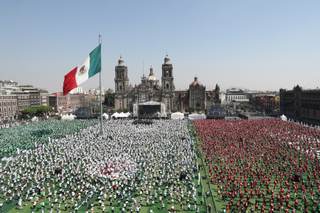 Ciudad de México alcanza Récord Guinness por clase de fútbol más grande del mundo