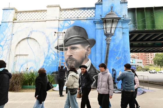 Argentina saluda a la distancia a Messi por su cumpleaños 39 en las calles y en las redes