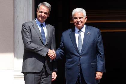 Panamá y Grecia estrechan su cooperación en transporte marítimo y turismo