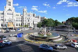 Cibeles se engalana para ser una gran iglesia al aire libre para casi un millón de fieles