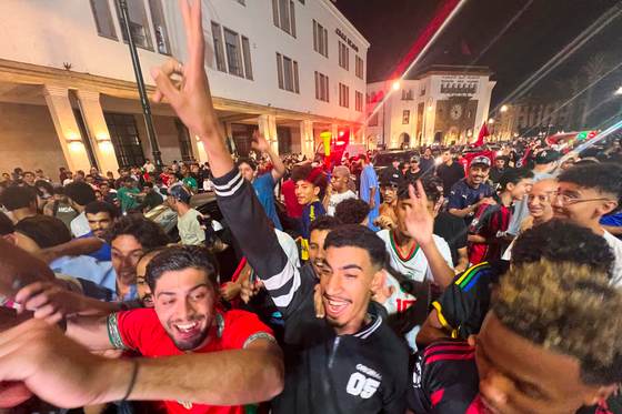 Marruecos celebra en las calles el pase de los Leones del Atlas tras una noche en vela