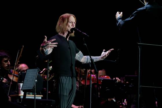 Elfman llena de macabra felicidad las Noches del Botánico con su música para Tim Burton