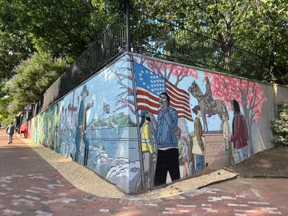 Un mural de Paco Roca reivindica en Washington la huella española en los orígenes de EEUU