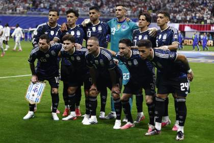 'Dibu' Martínez supera a Fillol como el portero argentino con más presencias en mundiales