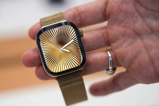 Apple dota a sus relojes de inteligencia de audio para rebobinar charlas y resumir el día
