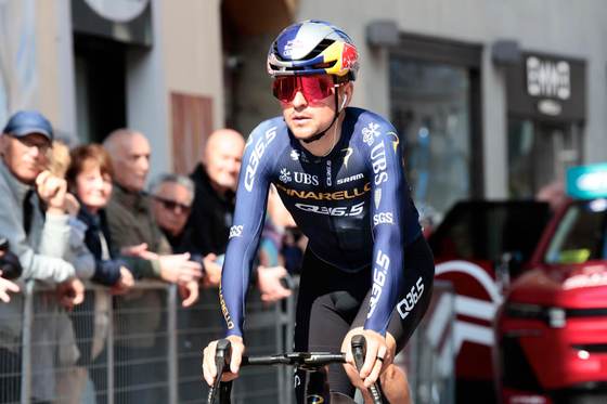 Pidcock se consagra en la Basílica de Superga como ganador de la Milán Turín