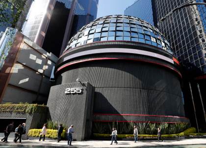 La Bolsa mexicana acumula pérdida semanal del 0,37 % y baja a 65.484,32 unidades