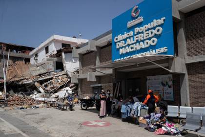 Venezuela comienza a recibir ayuda internacional mientras las muertes se acercan al millar