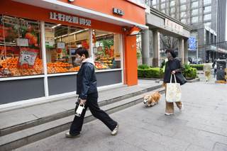 Las exportaciones chinas caen un 0,7 % en marzo, mientras las importaciones crecen un 24 %