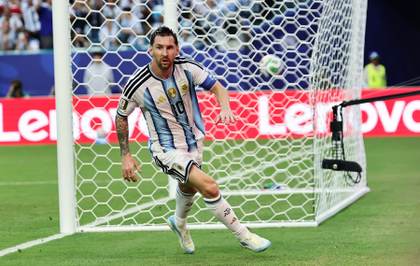 3-2. Argentina suda para pasar a octavos y evita la hazaña de Cabo Verde y 'Vozinha'