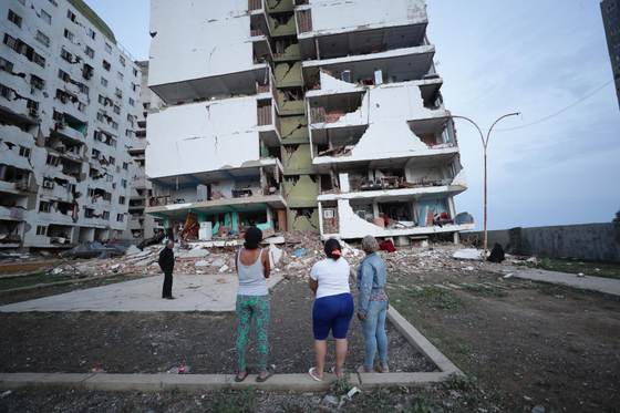 El grito de auxilio en una ciudad devastada en Venezuela que espera por rescatistas