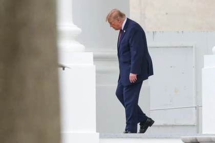 Trump evita comentar autoproclamación de Bolsonaro pero considera "extraños" los comicios