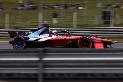 Nick Cassidy se lleva la pole en Madrid; Pepe Martí saldrá 12º