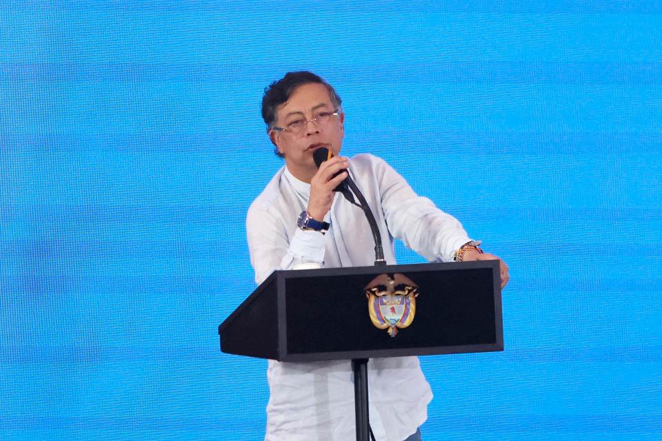 Petro cuestiona que el capitalismo se pueda adaptar "a un modo de energía no fósil"