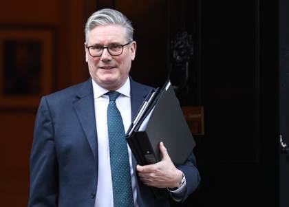 Starmer dice que Trump le expresó su desacuerdo con Reino Unido por no sumarse a ataques