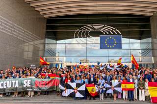 Unas 200 personas se concentran frente al Parlamento Europeo en Bruselas en apoyo a Ceuta