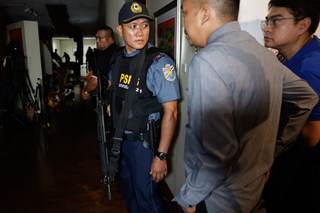 Disparos en el Senado filipino en medio del operativo para detener al socio de Duterte