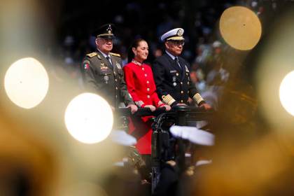 México destaca defensa de la soberanía y capacidad militar con drones en desfile militar