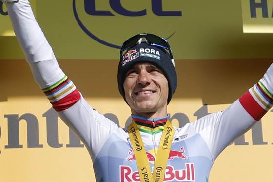 Evenepoel: "Es increíble ganar ante el mejor del mundo y el ciclista del futuro"