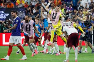 0-2 España le amarga la fiesta a Mbappé y es ¡finalista del Mundial!