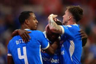 El campeón Cruz Azul vence al Necaxa y detiene racha de derrotas