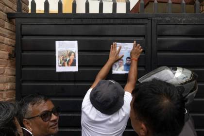 Entre los vivos y los muertos, los desaparecidos de Nepal se reúnen en un muro