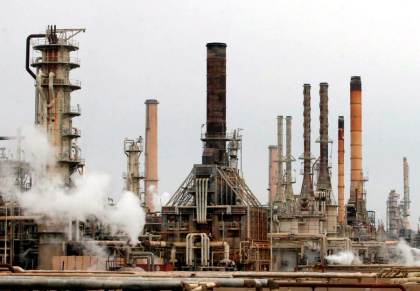 El petróleo brent sube esta tarde el 2,2 % hasta 108 dólares el barril