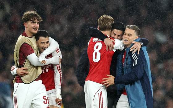 Prensa inglesa destaca la "mejor temporada de la historia del Arsenal" con posible doblete