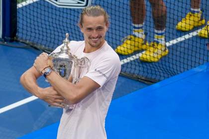 Zverev sana su herida en Nueva York