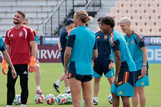 Llorente y Mikel Merino, novedades en el once de España; Darwin Nuñez, en Uruguay