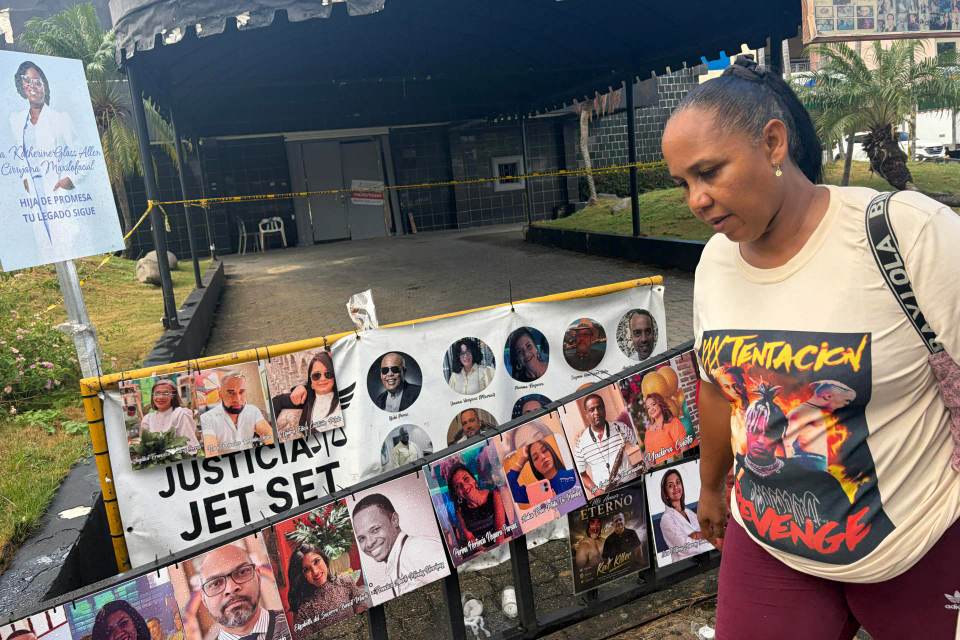 Familias de víctimas de tragedia de discoteca en Santo Domingo piden justicia en audiencia