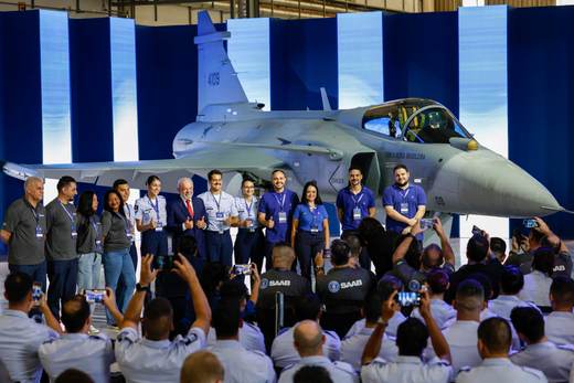 Brasil presenta el primer caza supersónico fabricado en el país como símbolo de soberanía