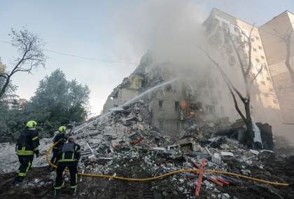 Sube a 17 el número de muertos en el ataque masivo ruso a Kiev